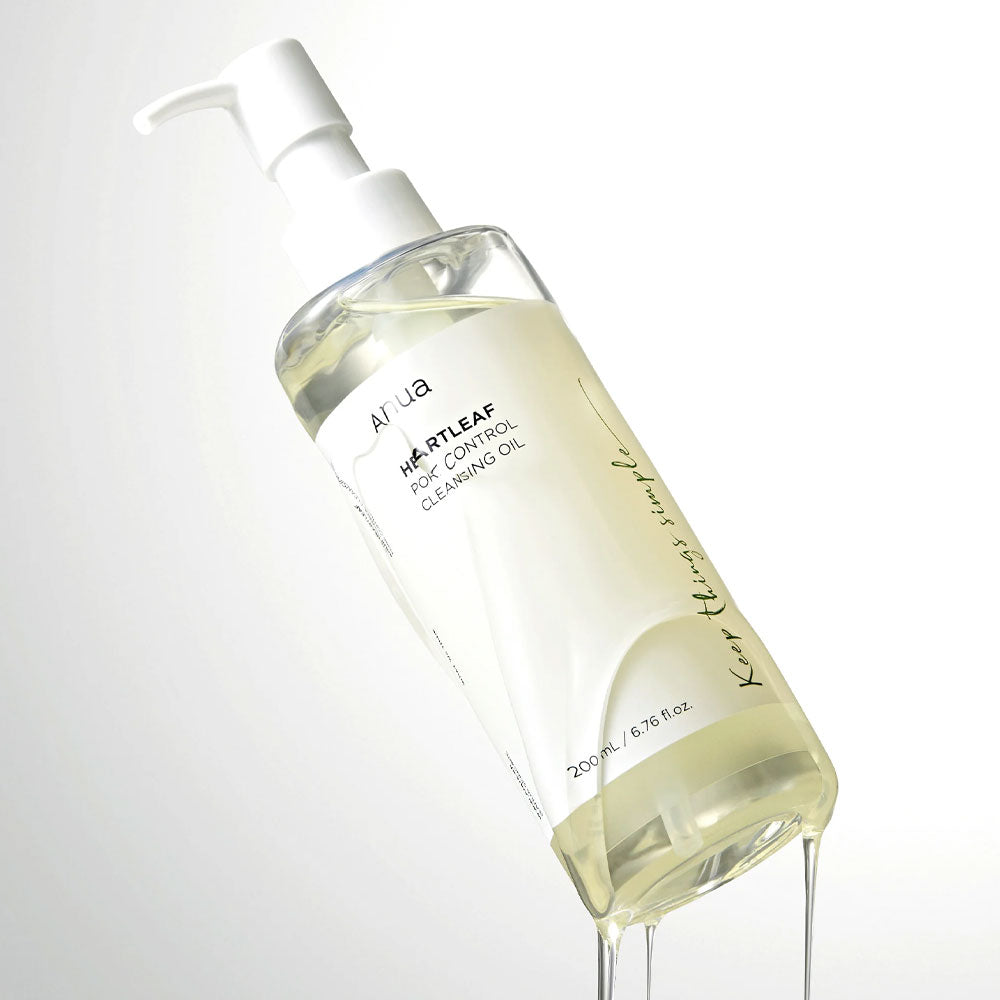 Huile démaquillante Anua Heartleaf Pore Control, 200 ml, flacon transparent avec étiquette verte, produit coréen viral TikTok, skincare coréenne | Anua Heartleaf Pore Control Cleansing Oil, 200 ml, transparent bottle with green label, viral Korean product on TikTok, Korean skincare