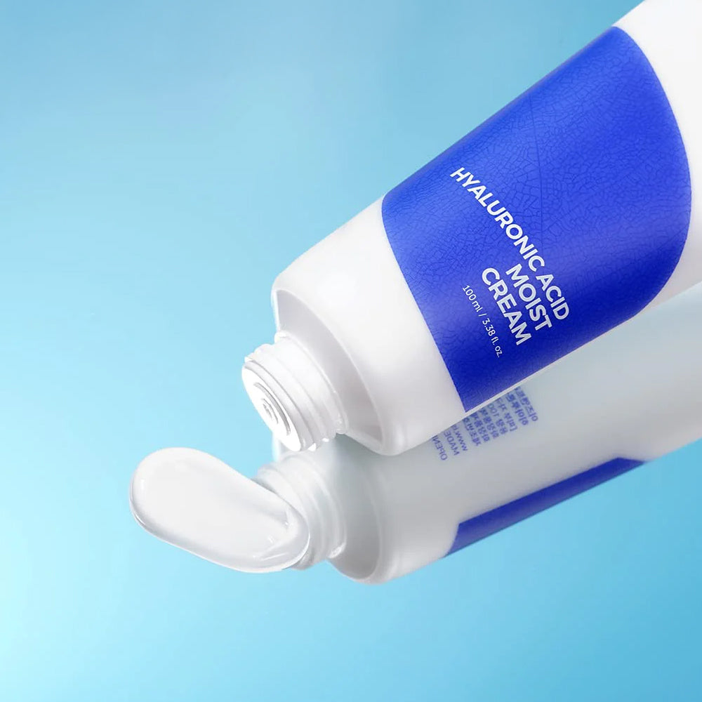 Crème hydratante Isntree à l'acide hyaluronique, pour peau sèche, 50 ml, pot transparent avec étiquette bleue | Isntree Hyaluronic Acid Moist Cream, for dry skin, 50 ml, transparent jar with blue label