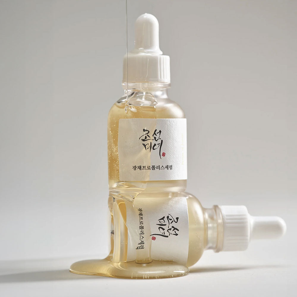 Sérum éclat Beauty of Joseon Glow, Propolis + Niacinamide, 30 ml, flacon en verre avec étiquette dorée, produit coréen viral TikTok, skincare coréenne | Beauty of Joseon Glow Serum, Propolis + Niacinamide, 30 ml, glass bottle with gold label, viral Korean product on TikTok, Korean skincare